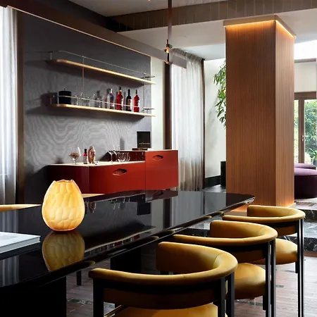 The Westin Palace, Milan Exterior photo The bar at the hotel