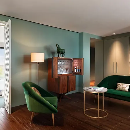 The Westin Palace, Milan Exterior photo A living room in a typical apartment